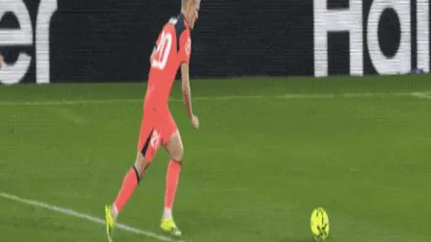 法兰克福重燃“中产”雄风，领跑德甲转会市场