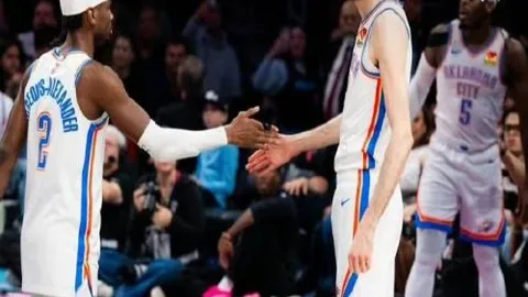 崔康熙赛前与黄政宇密谈：或针对国足丢球进行复盘分析