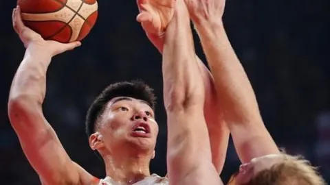 快船交易未果，哈登受批评，投篮表现低迷，球队面临挑战